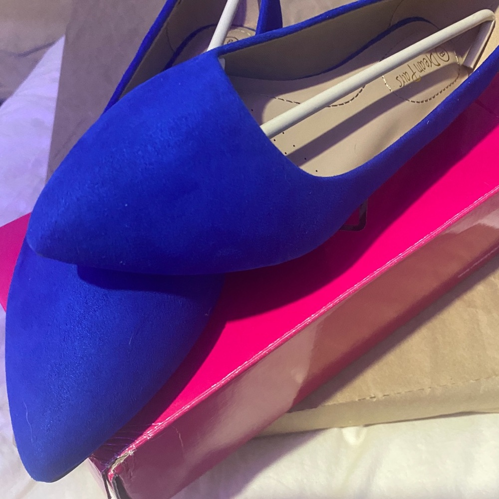 Dream Pairs. Royal Blue Suede flats